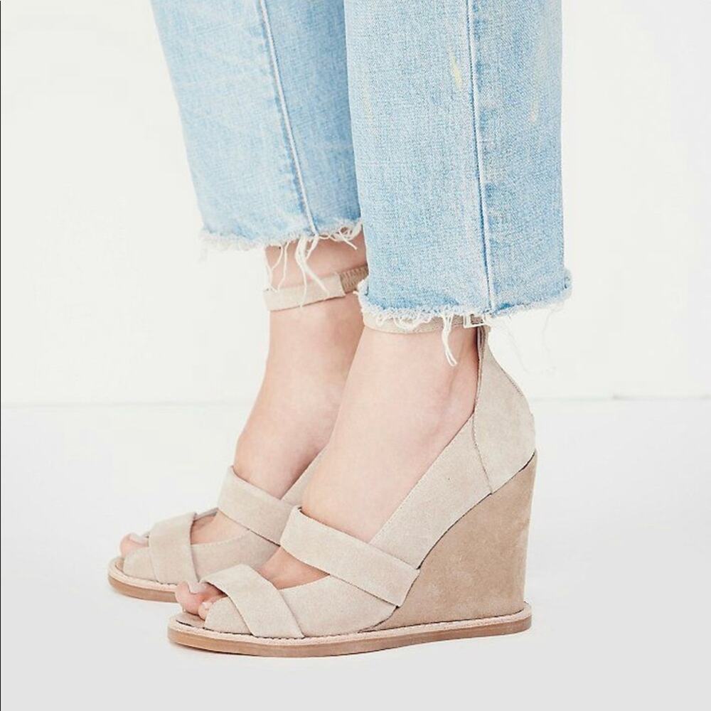 Jeffrey Campbell Dakota Suede Wedge size 39